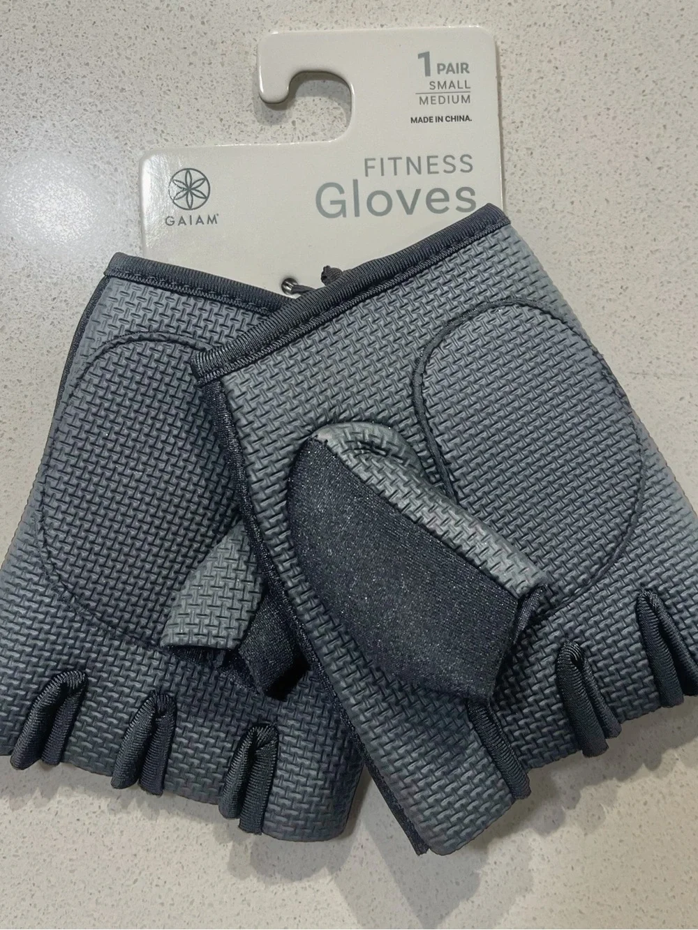 GAIAM Black Fingerless BIKE/Fitness Gloves with Wrist Strap